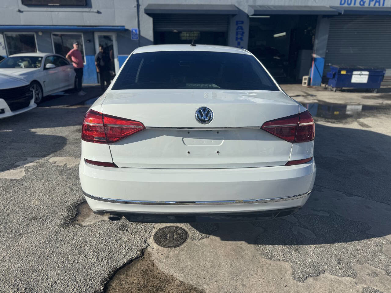 Used 2016 Volkswagen Passat 1.8T R-Line w/ R-Line Lighting Package image 7