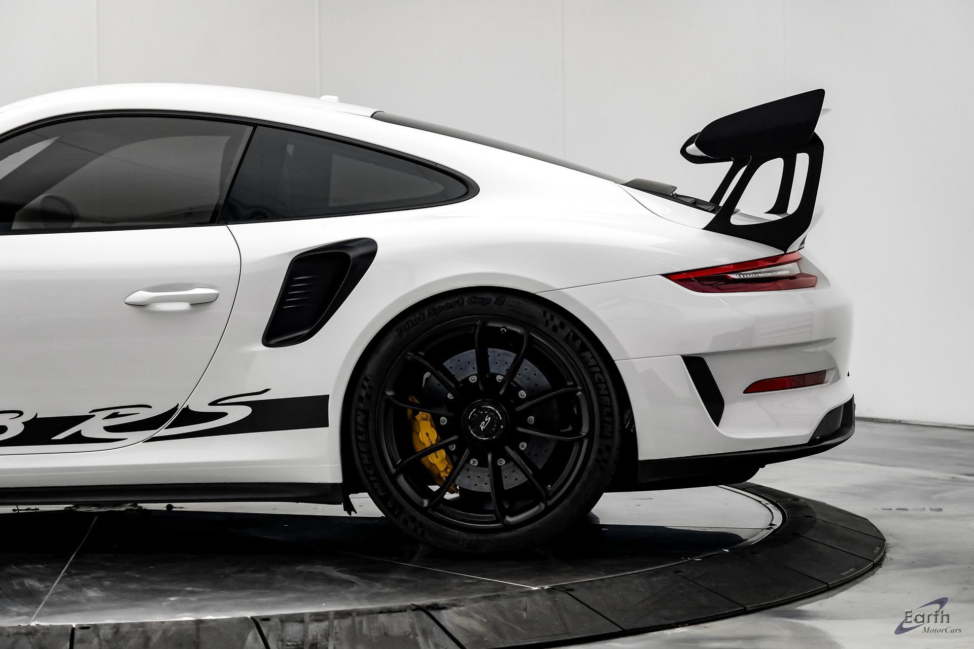 Used 2019 Porsche 911 GT3 RS RWD image 11