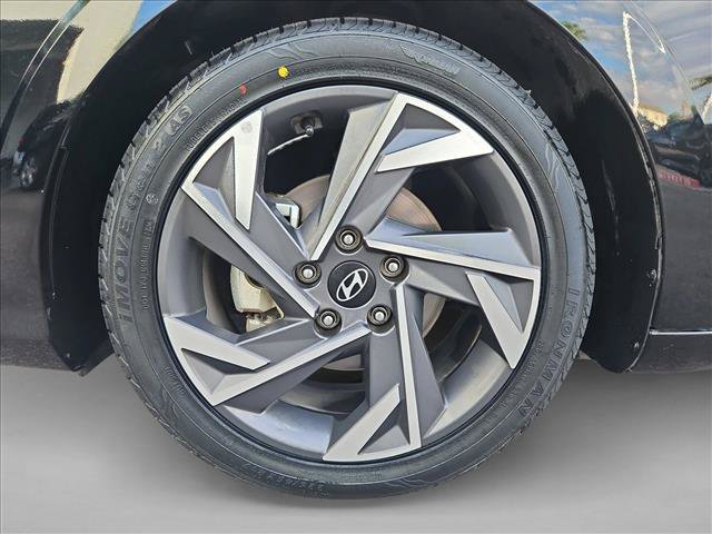 Used 2025 Hyundai Elantra SEL FWD image 25