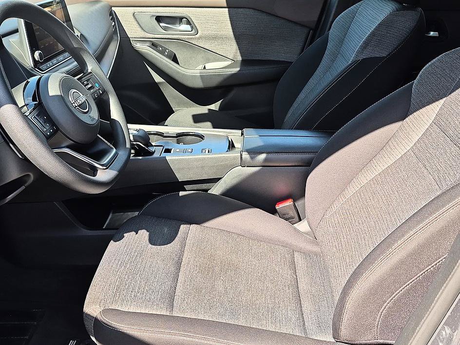 Used 2023 Nissan Rogue SV FWD image 15