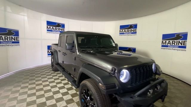 Used 2025 Jeep Gladiator Sport image 4