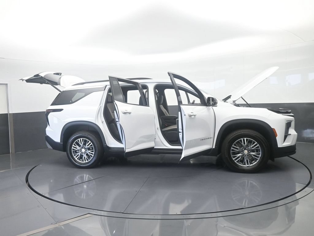 Used 2025 Chevrolet Traverse LT FWD image 73