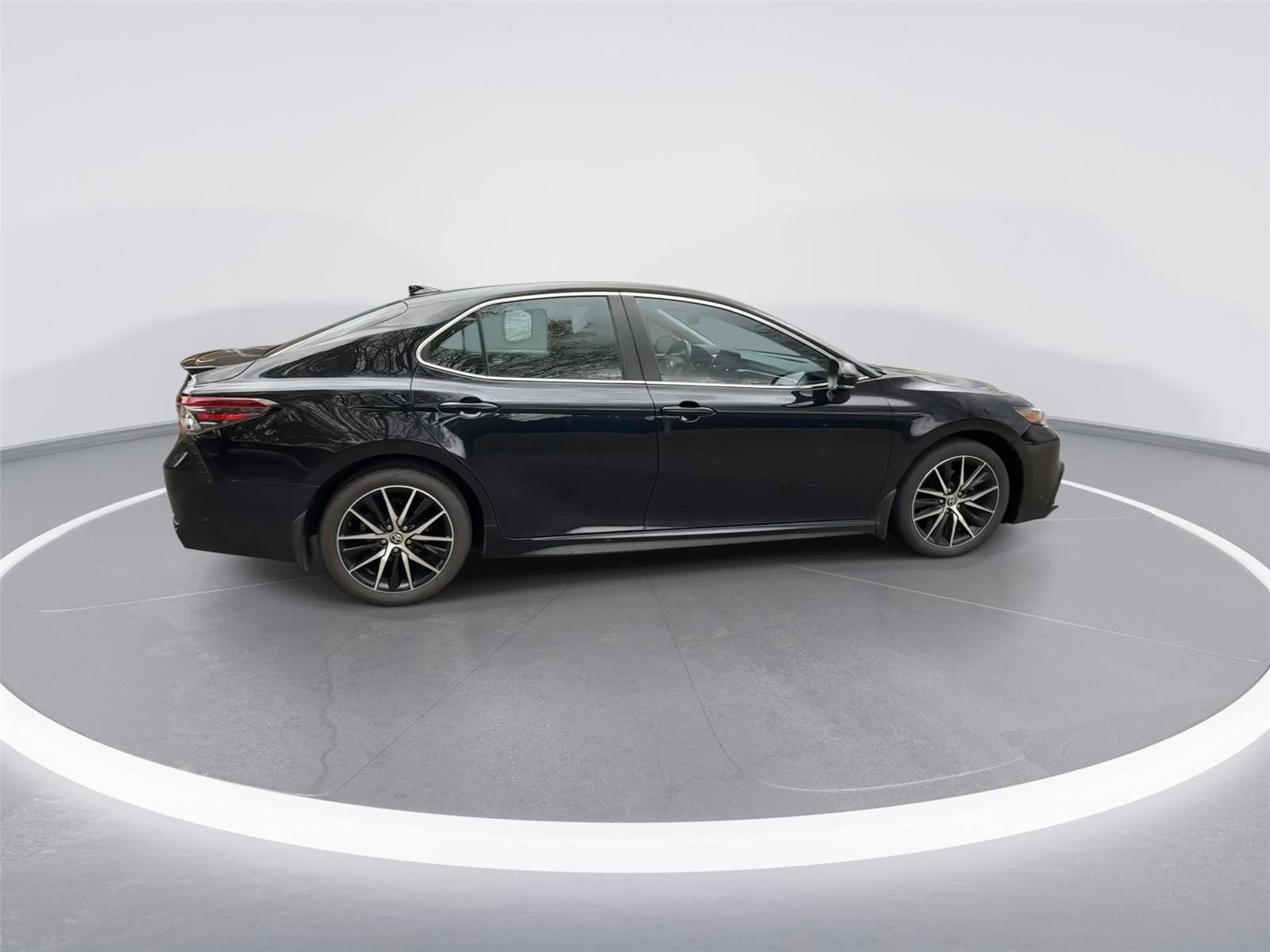 Used 2023 Toyota Camry SE image 9