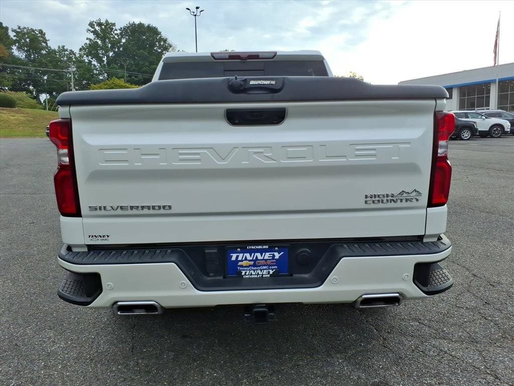 Used 2022 Chevrolet Silverado 1500 High Country w/ High Country Premium Package AWD/4WD image 4