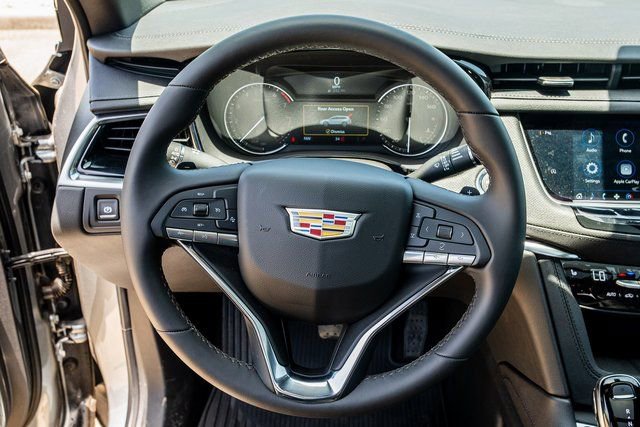 New 2025 Cadillac XT6 Luxury image 12