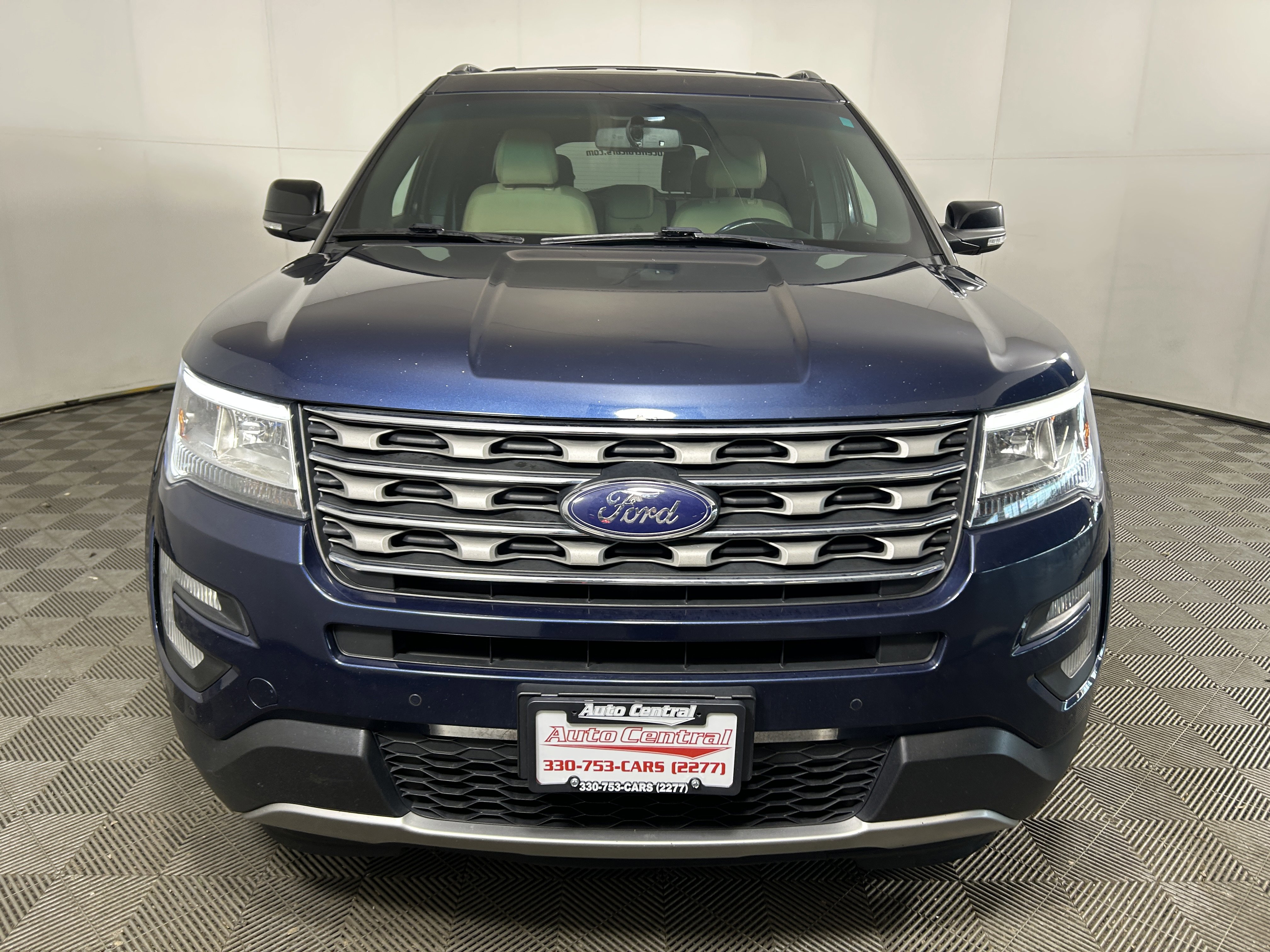 Used 2017 Ford Explorer XLT w/ Equipment Group 201A AWD/4WD image 7