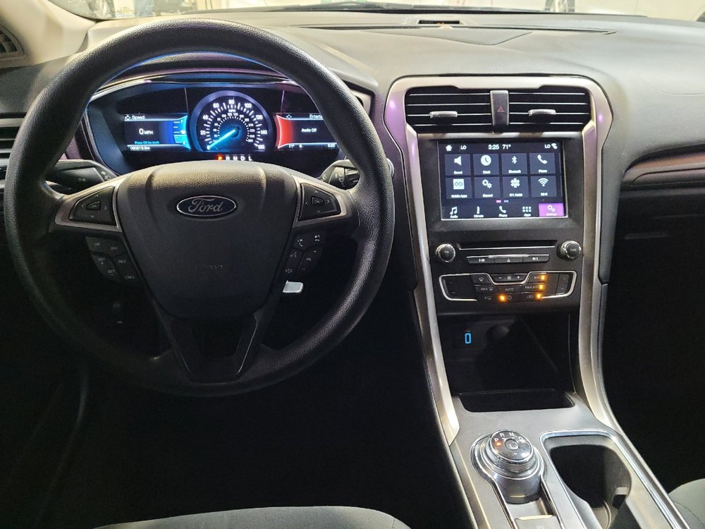 Used 2017 Ford Fusion SE w/ Fusion SE Technology Package FWD image 22