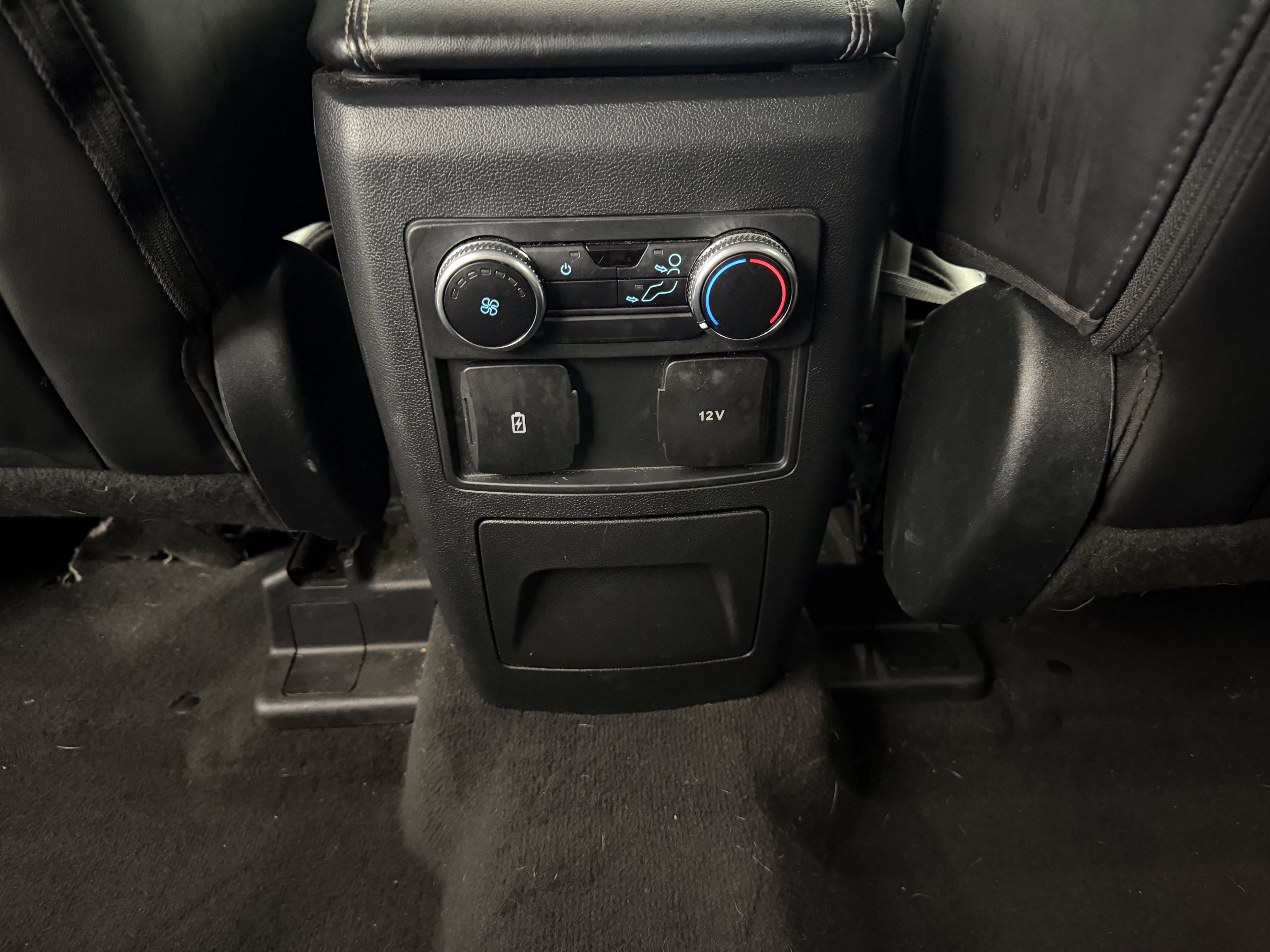 Used 2022 Ford Explorer XLT w/ Equipment Group 202A RWD image 27