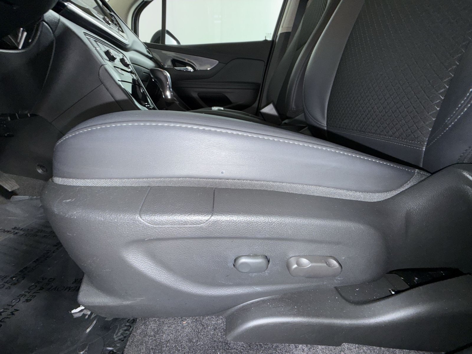 Used 2022 Buick Encore Preferred w/ Safety Package AWD/4WD image 14