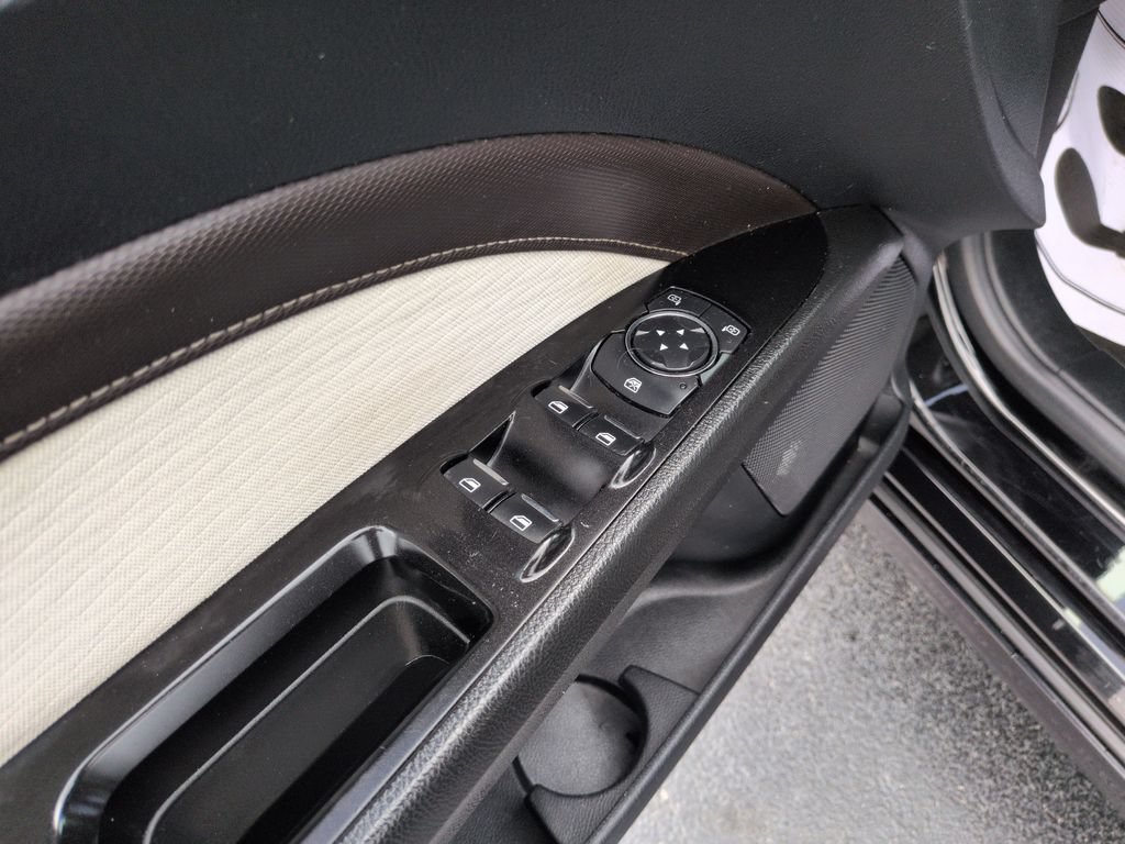 Used 2019 Ford Fusion SE w/ Equipment Group 151A FWD image 11