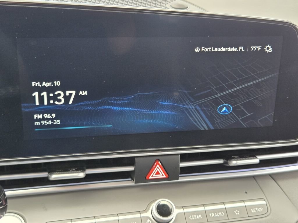 Certified 2024 Hyundai Elantra SEL FWD image 21