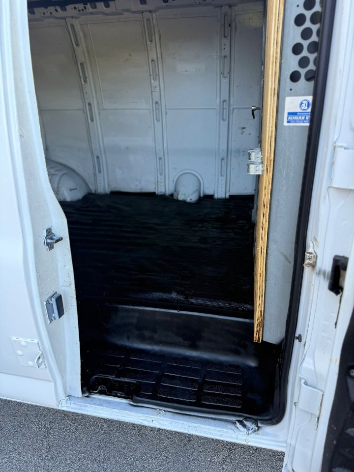 Used 2003 Chevrolet Express 3500 image 13