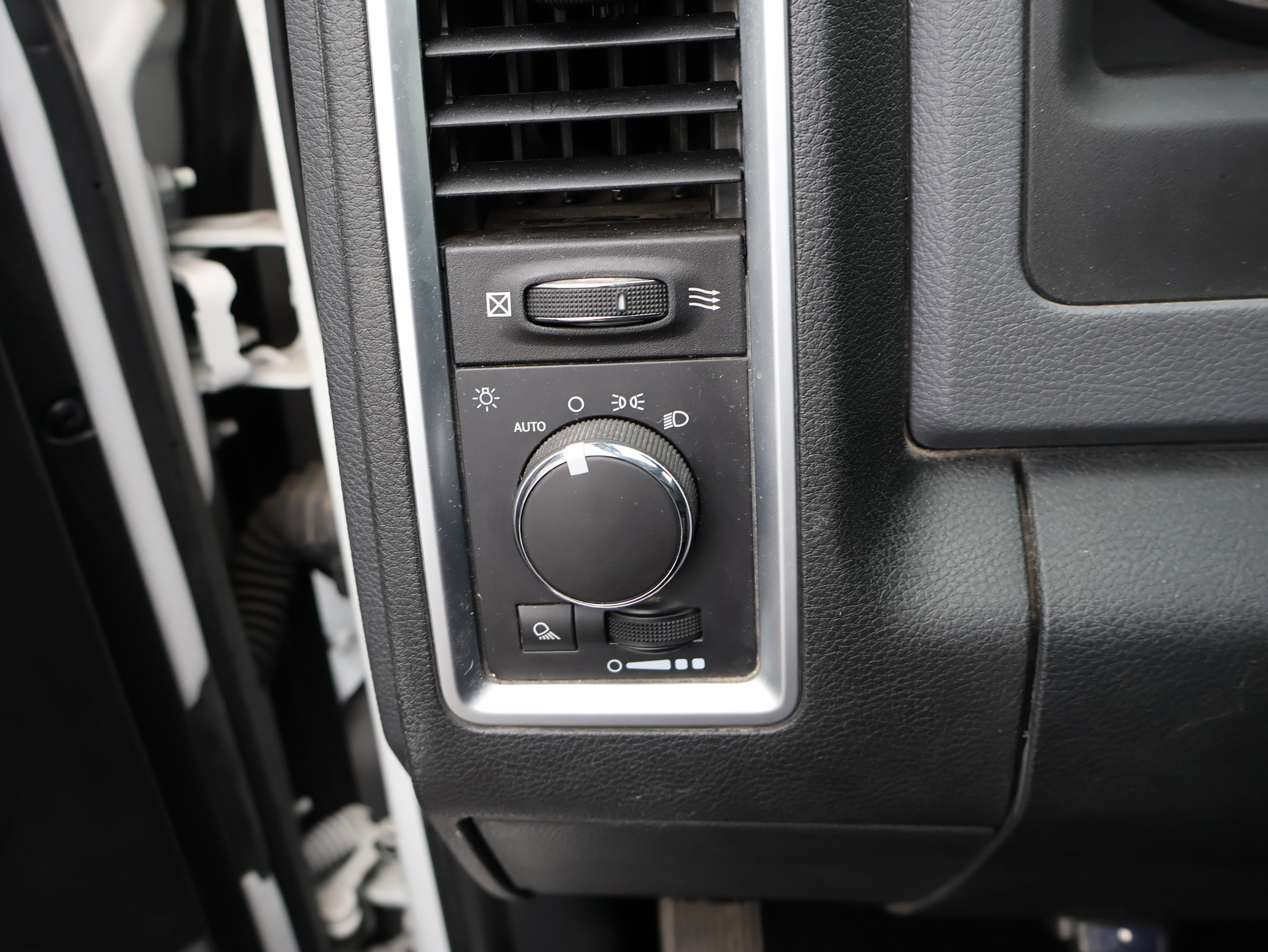 Used 2016 RAM 2500 SLT image 39