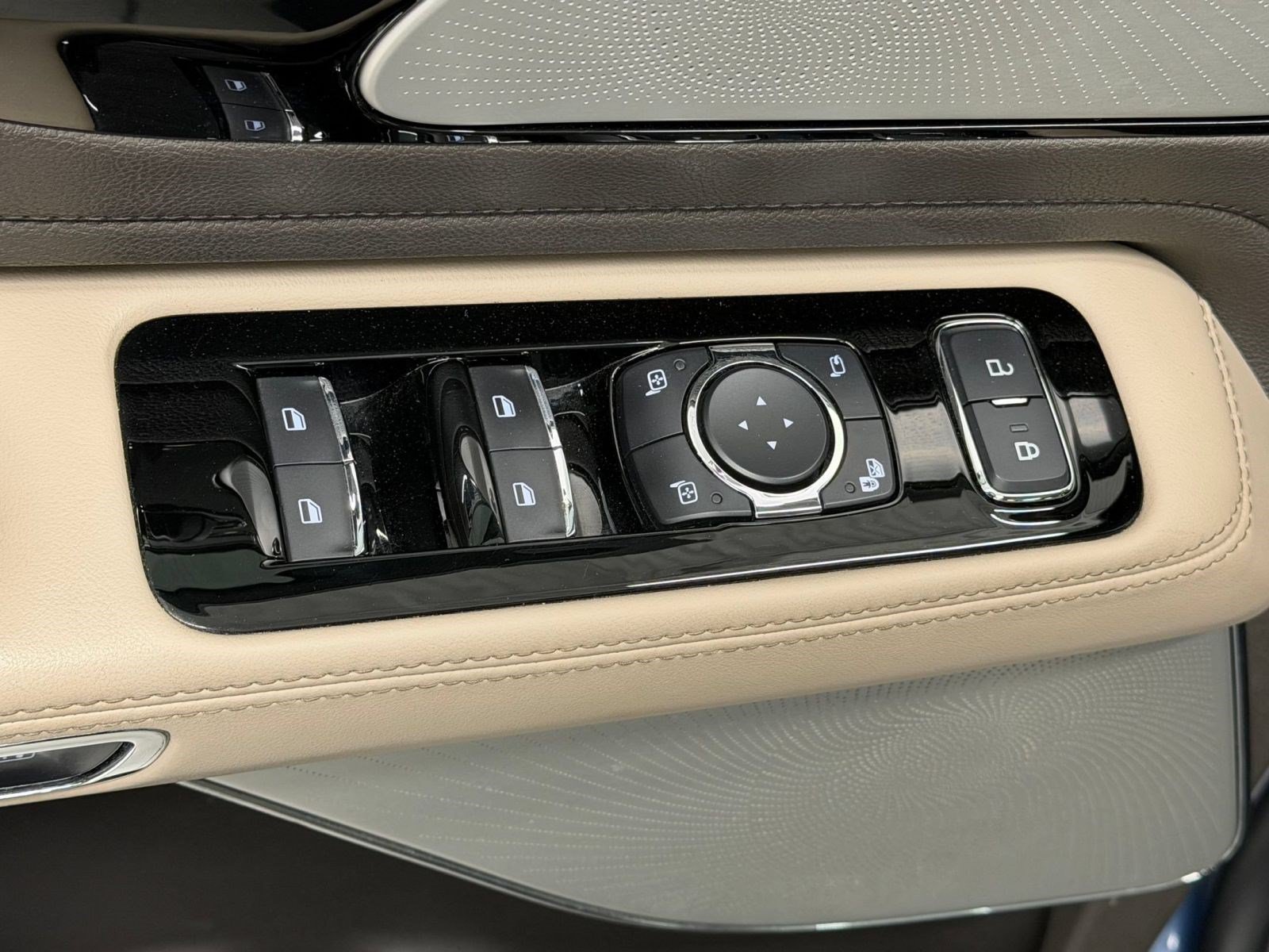 Used 2020 Lincoln Aviator Reserve w/ Equipment Group 202A AWD/4WD image 29