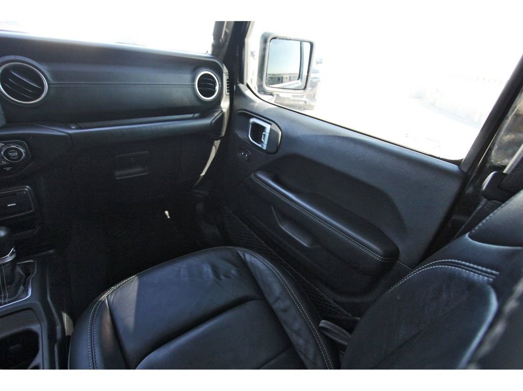 Used 2019 Jeep Wrangler Unlimited Sahara image 10