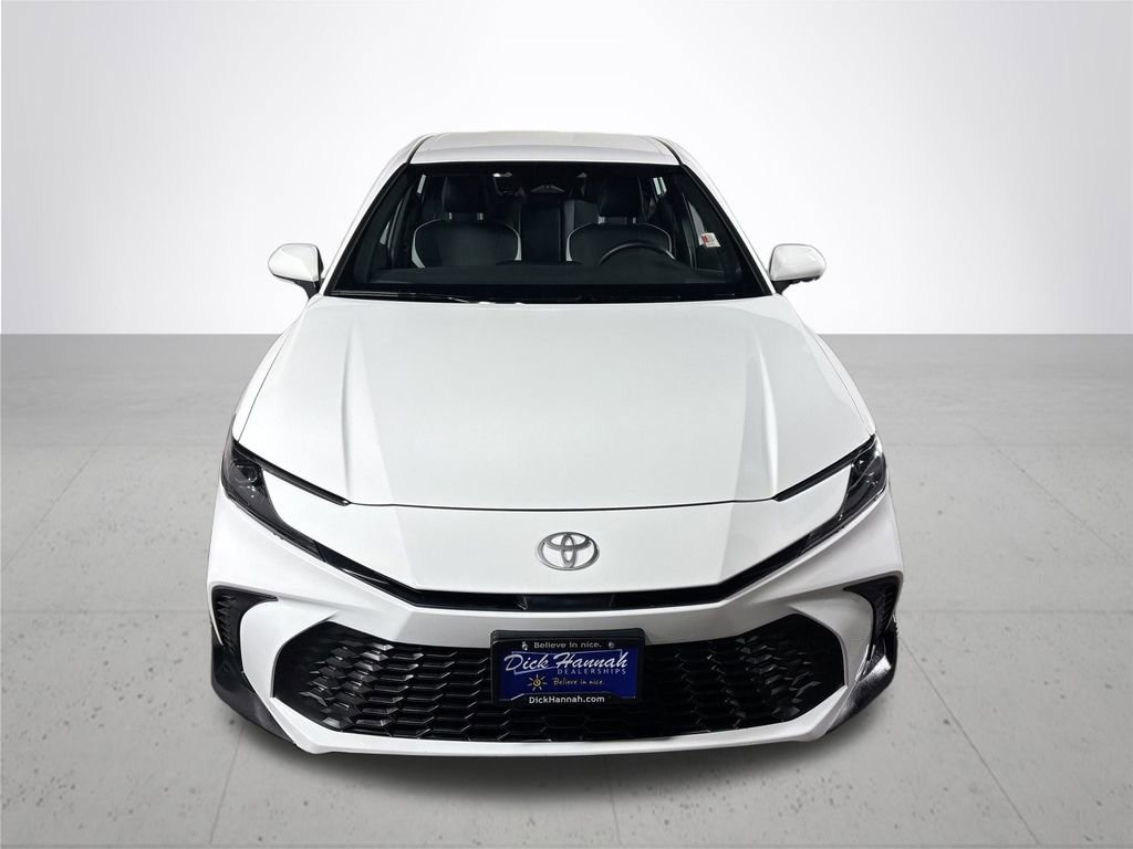 Used 2025 Toyota Camry SE image 3