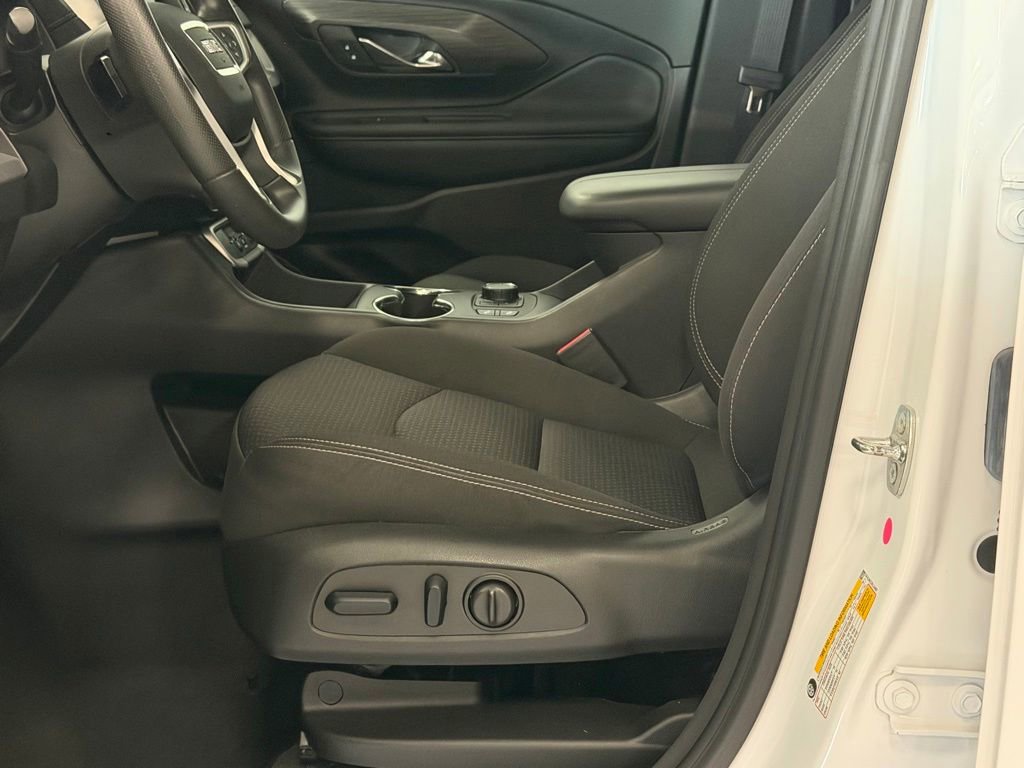 Used 2024 GMC Terrain SLE w/ Driver Convenience Package FWD image 12