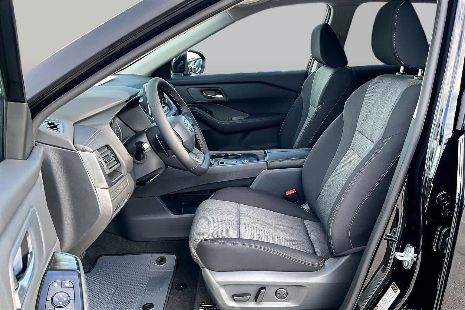 New 2027 Nissan Rogue SV FWD image 9