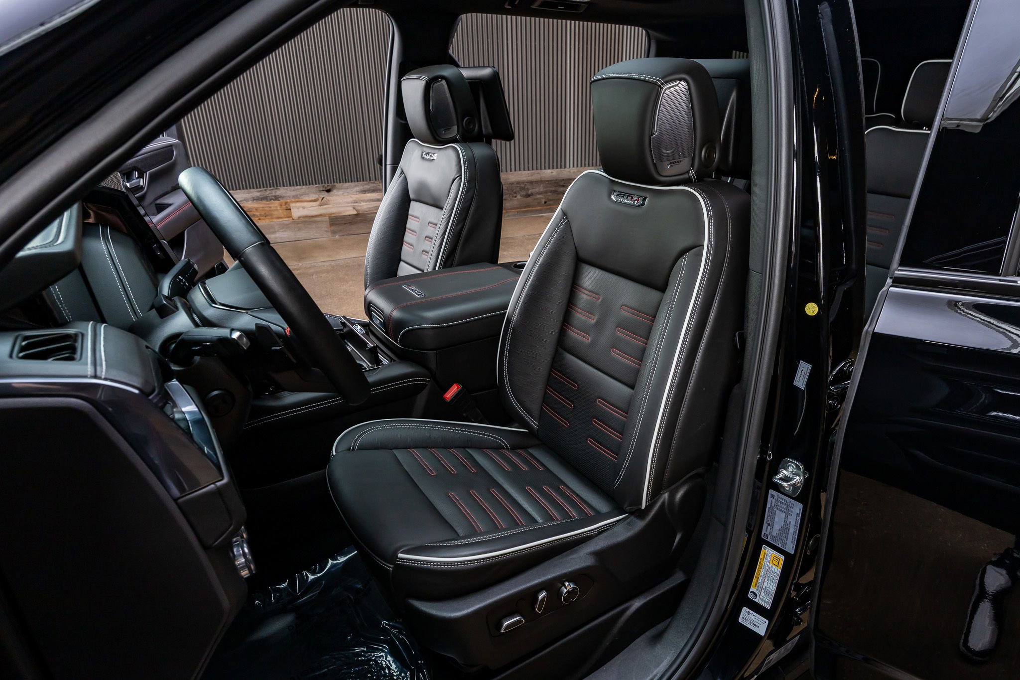 Used 2025 GMC Yukon XL AT4 Ultimate AWD/4WD image 29