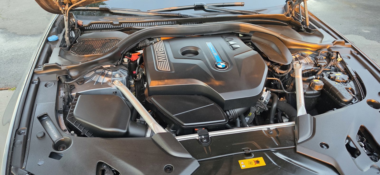 Used 2020 BMW 530e w/ Convenience Package RWD image 5