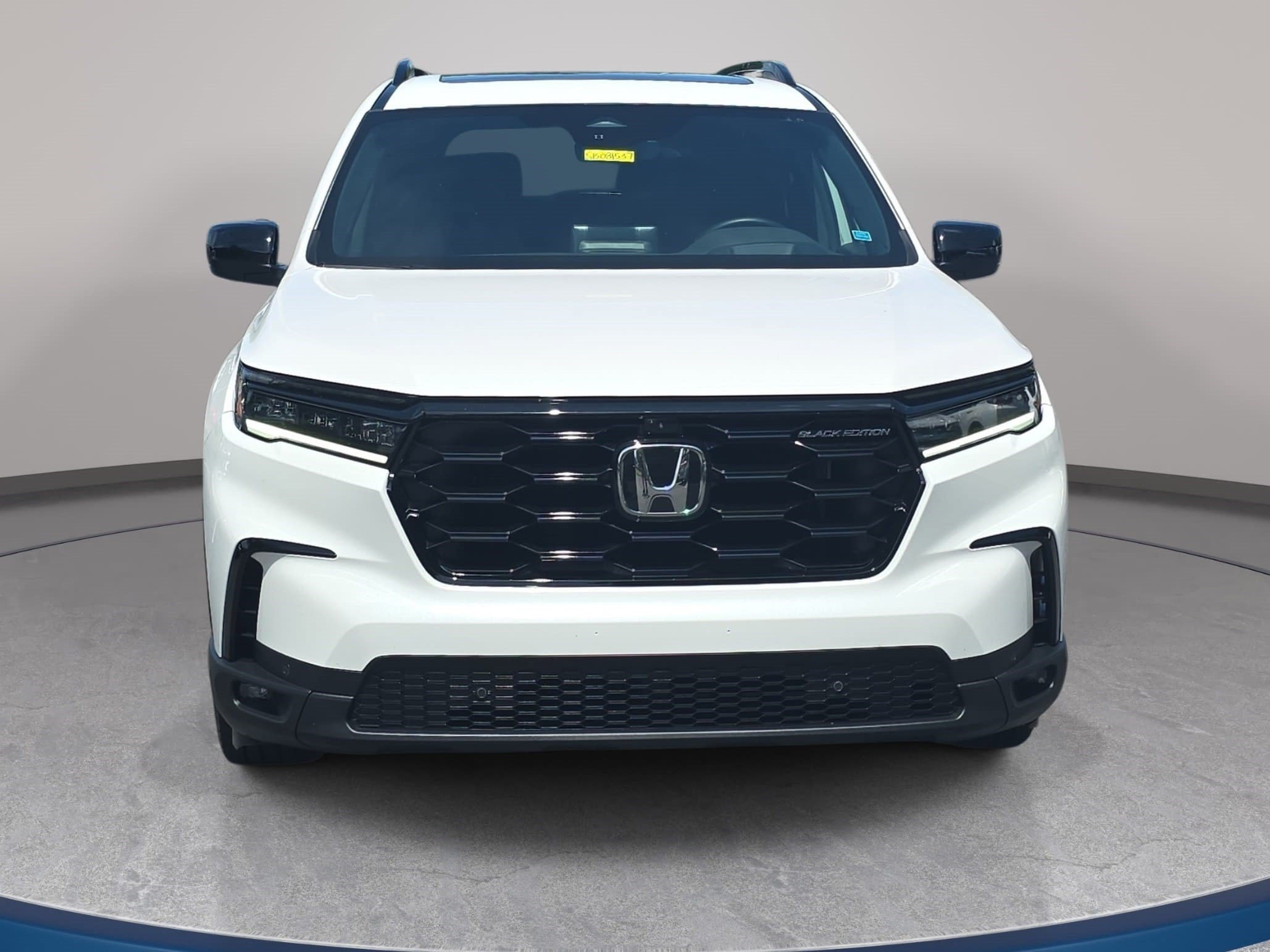 Used 2025 Honda Pilot Black Edition image 2