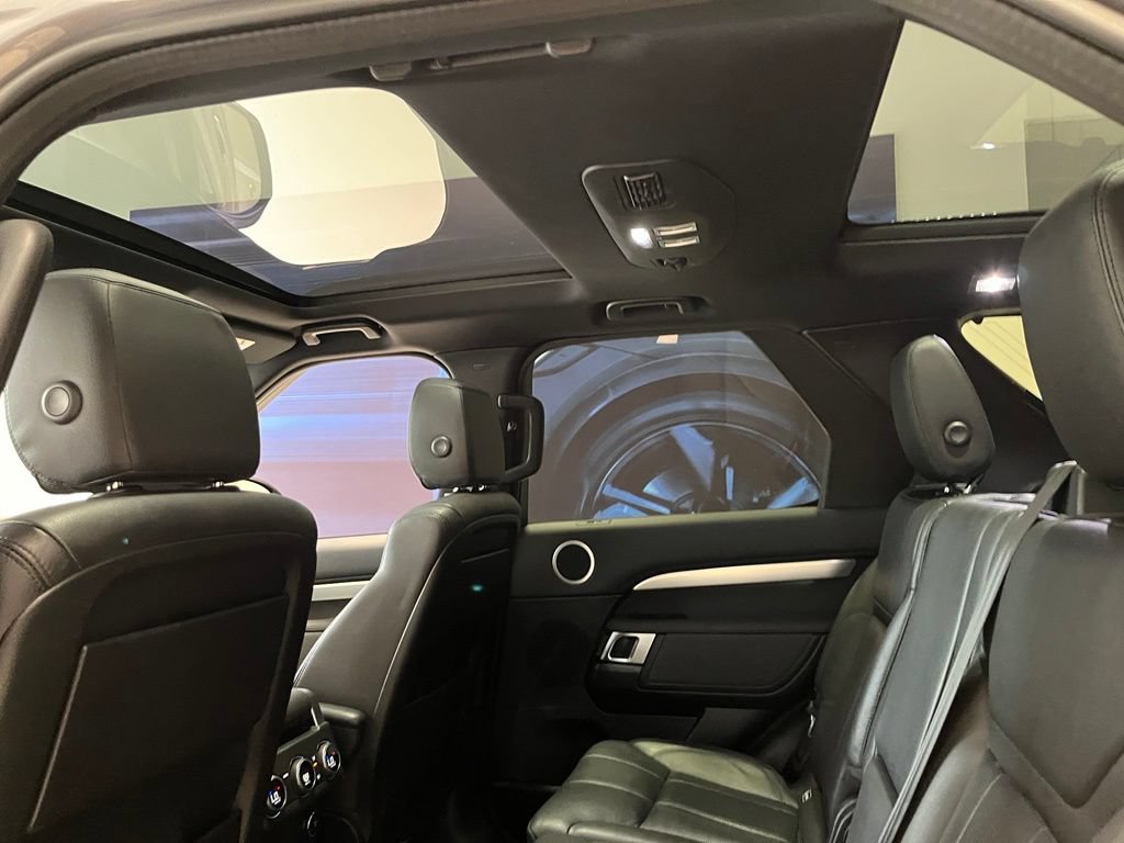 Used 2020 Land Rover Discovery Landmark AWD/4WD image 22