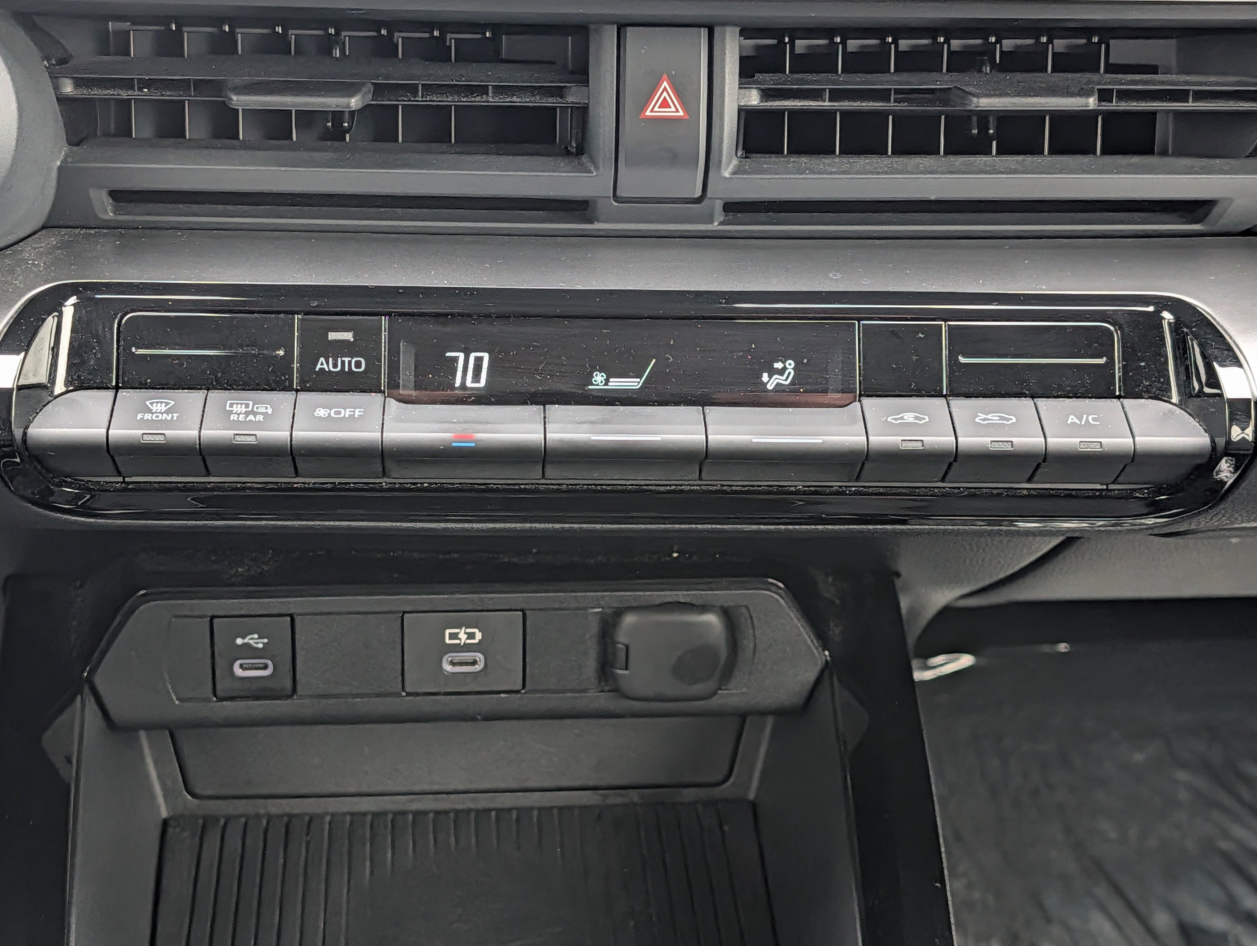 Used 2023 Toyota Prius LE FWD image 30