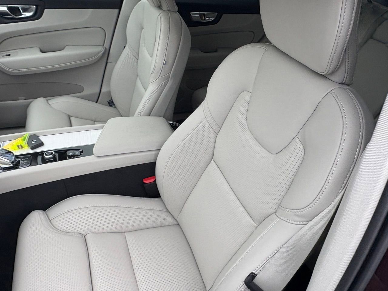 New 2026 Volvo XC60 B5 Ultra w/ Protection Package Premier AWD/4WD image 19