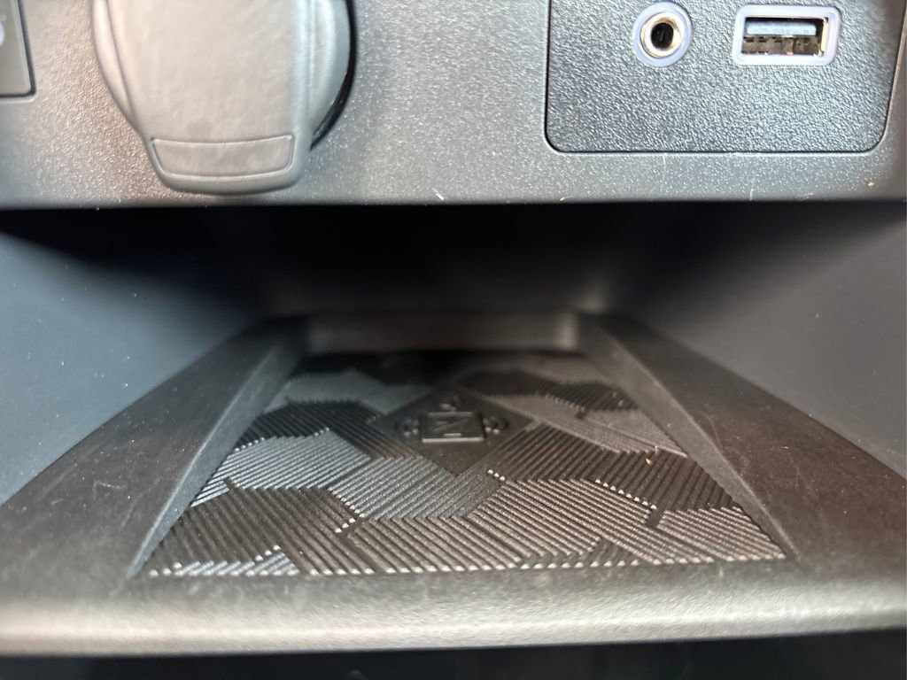 Used 2025 Nissan Versa SV w/ Trunk Package image 33