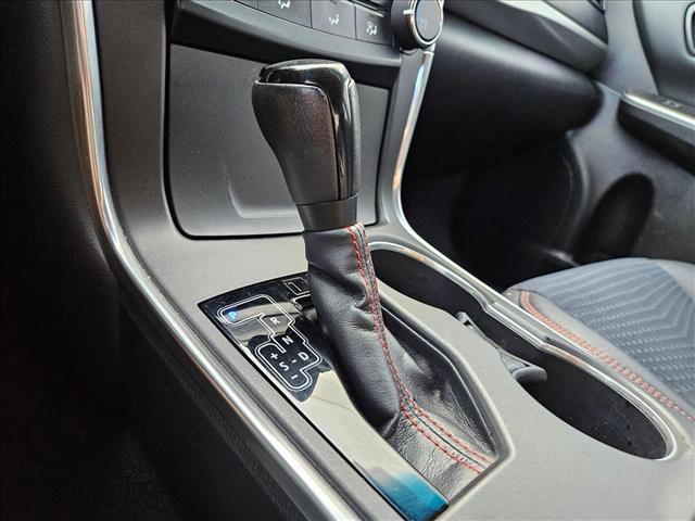 Used 2015 Toyota Camry SE FWD image 11