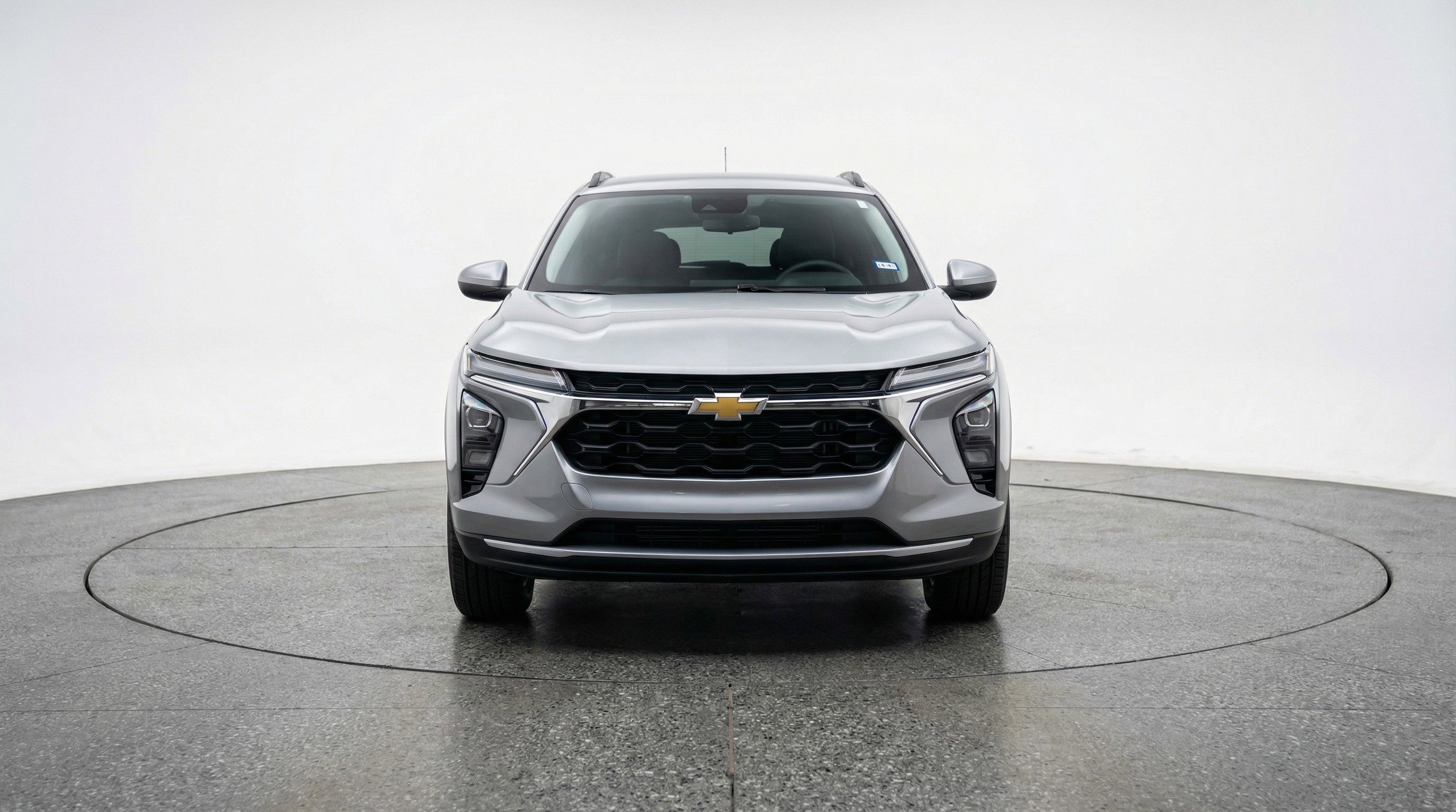 Used 2025 Chevrolet Trax LT FWD image 2