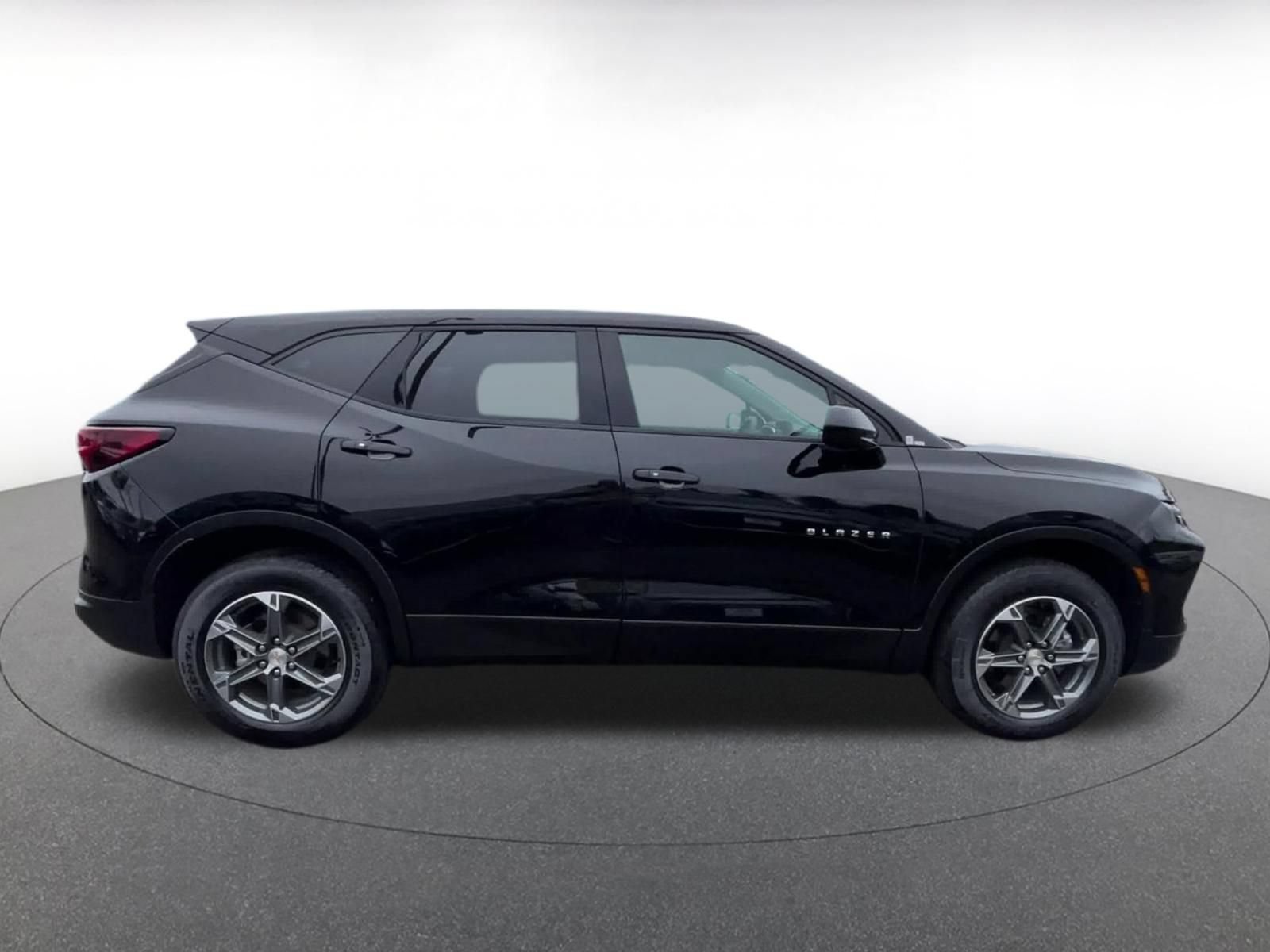 Used 2025 Chevrolet Blazer LT FWD image 15