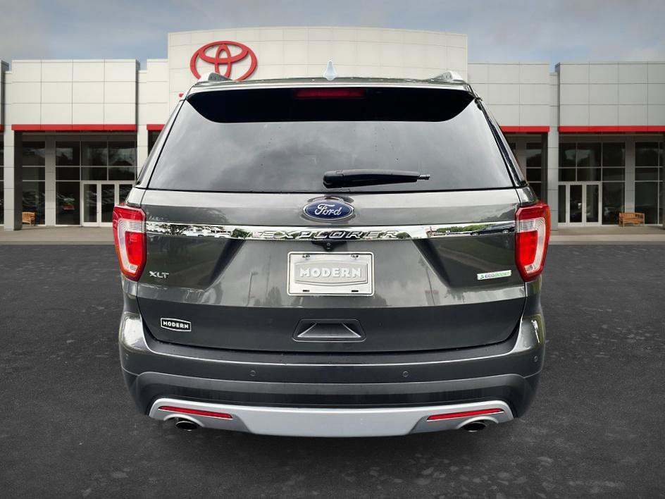Used 2017 Ford Explorer XLT w/ Equipment Group 202A FWD image 6