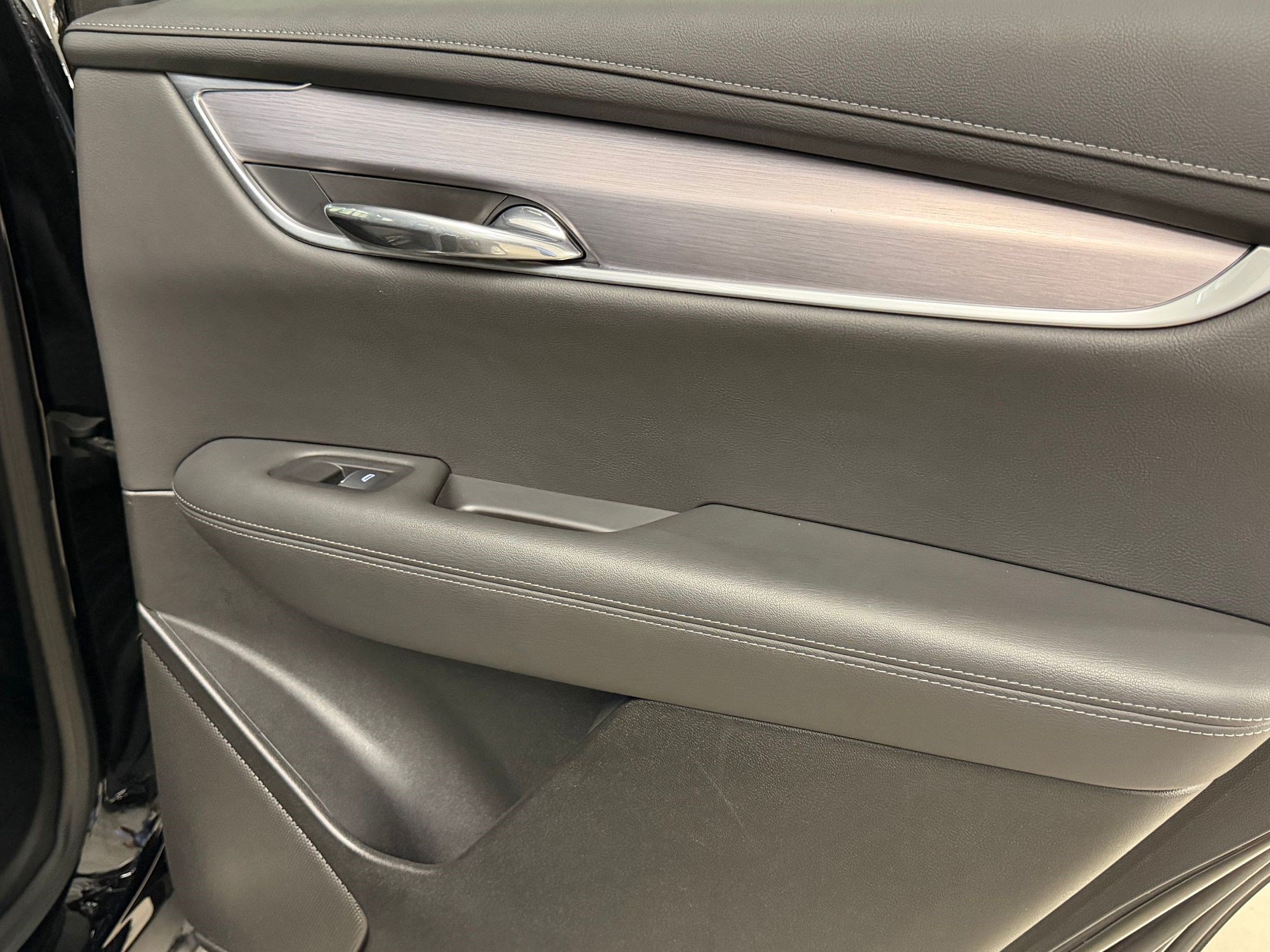 Certified 2025 Cadillac XT6 Luxury FWD image 46