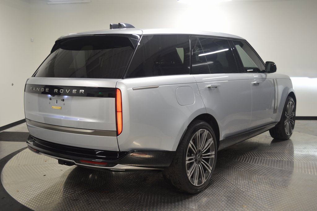 Used 2024 Land Rover Range Rover Long Wheelbase SE image 7