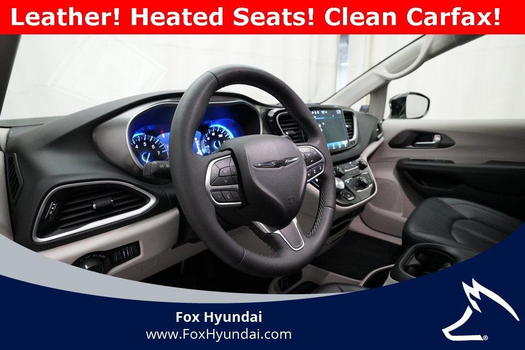 Used 2024 Chrysler Pacifica Touring-L image 8