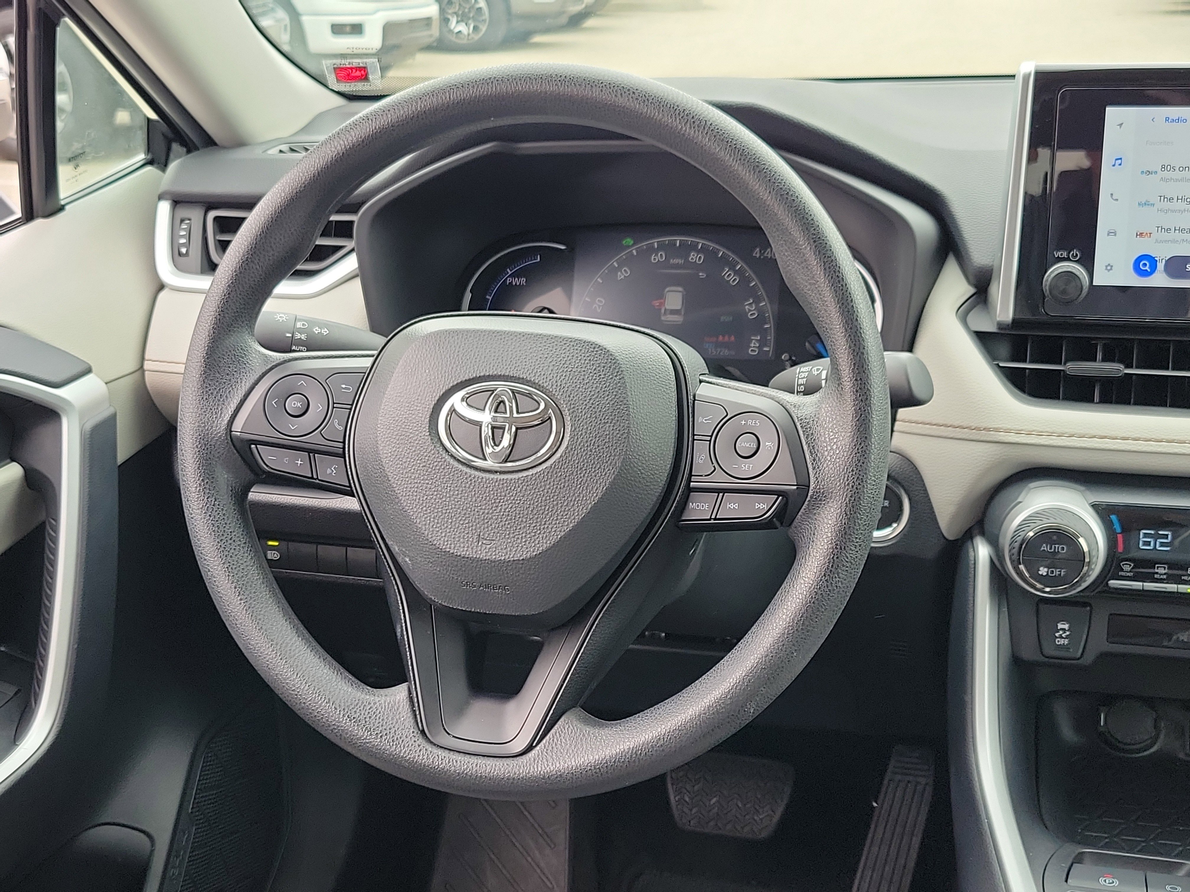 Used 2025 Toyota RAV4 XLE w/ Convenience Package image 21