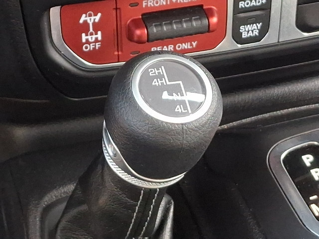 Used 2025 Jeep Wrangler Unlimited Rubicon AWD/4WD image 16