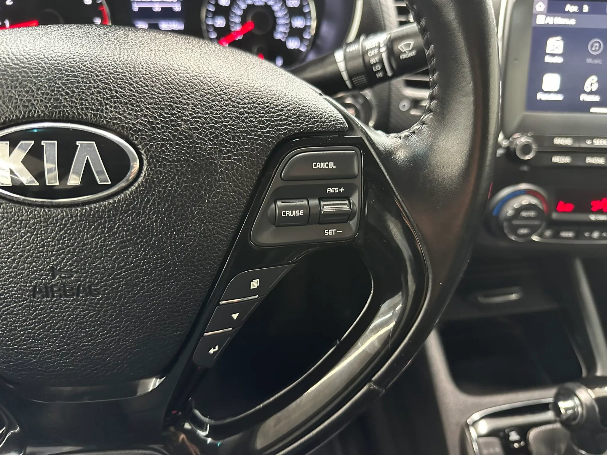 Used 2017 Kia Forte EX image 18