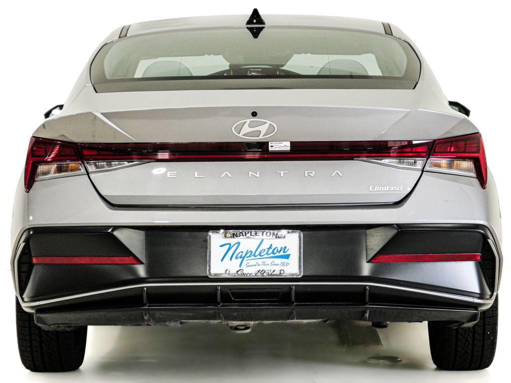Used 2025 Hyundai Elantra Limited FWD image 8