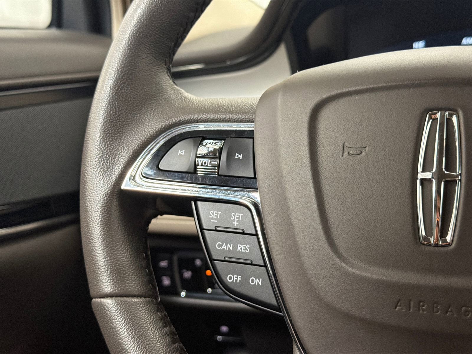 Used 2022 Lincoln Nautilus AWD image 22