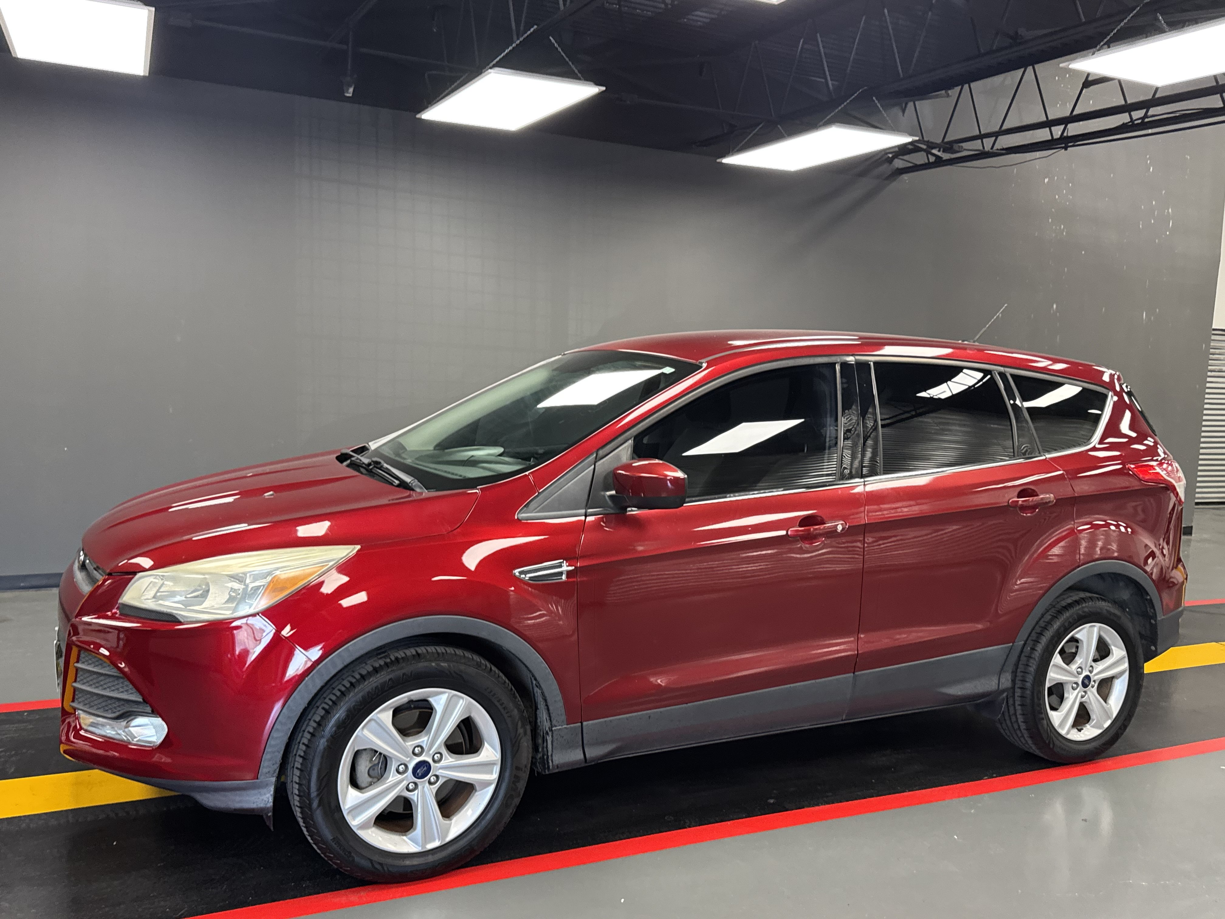 Used 2016 Ford Escape SE FWD image 2