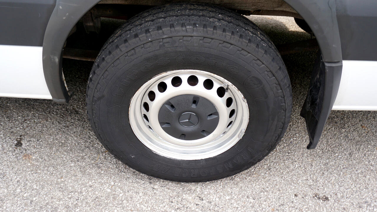 Used 2015 Freightliner Sprinter 2500 image 10