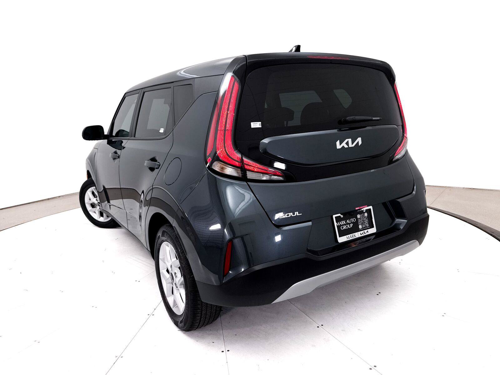 Used 2025 Kia Soul LX w/ LX Technology Package FWD image 6