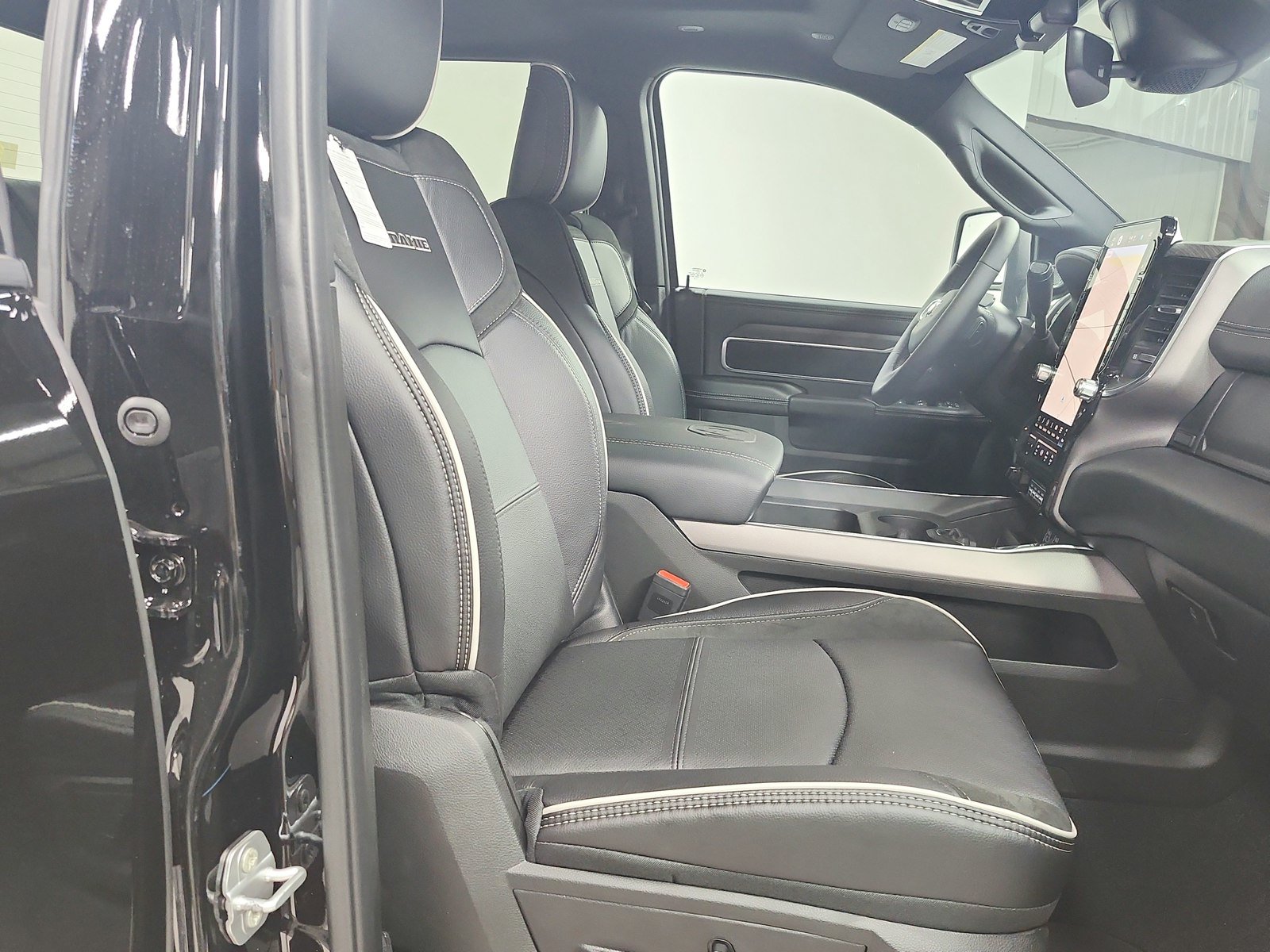 New 2026 RAM 2500 Laramie AWD/4WD image 39
