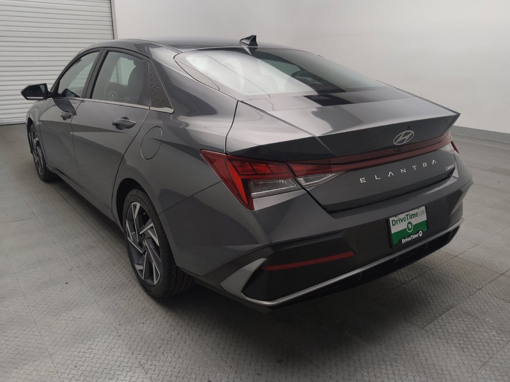 Used 2025 Hyundai Elantra Limited FWD image 5