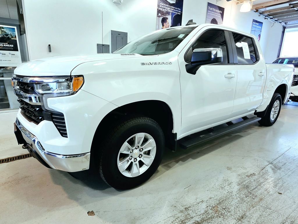 Used 2024 Chevrolet Silverado 1500 LT w/ Protection Package AWD/4WD image 4