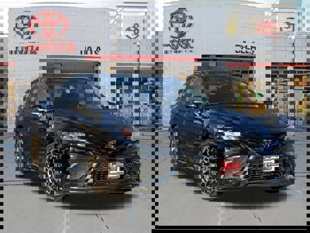 Used 2023 Toyota Camry SE image 1