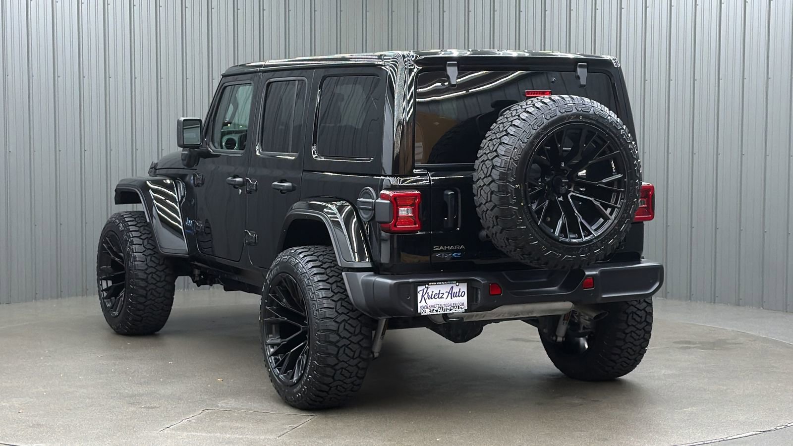 Used 2025 Jeep Wrangler Unlimited Sahara w/ Safety Group AWD/4WD image 3