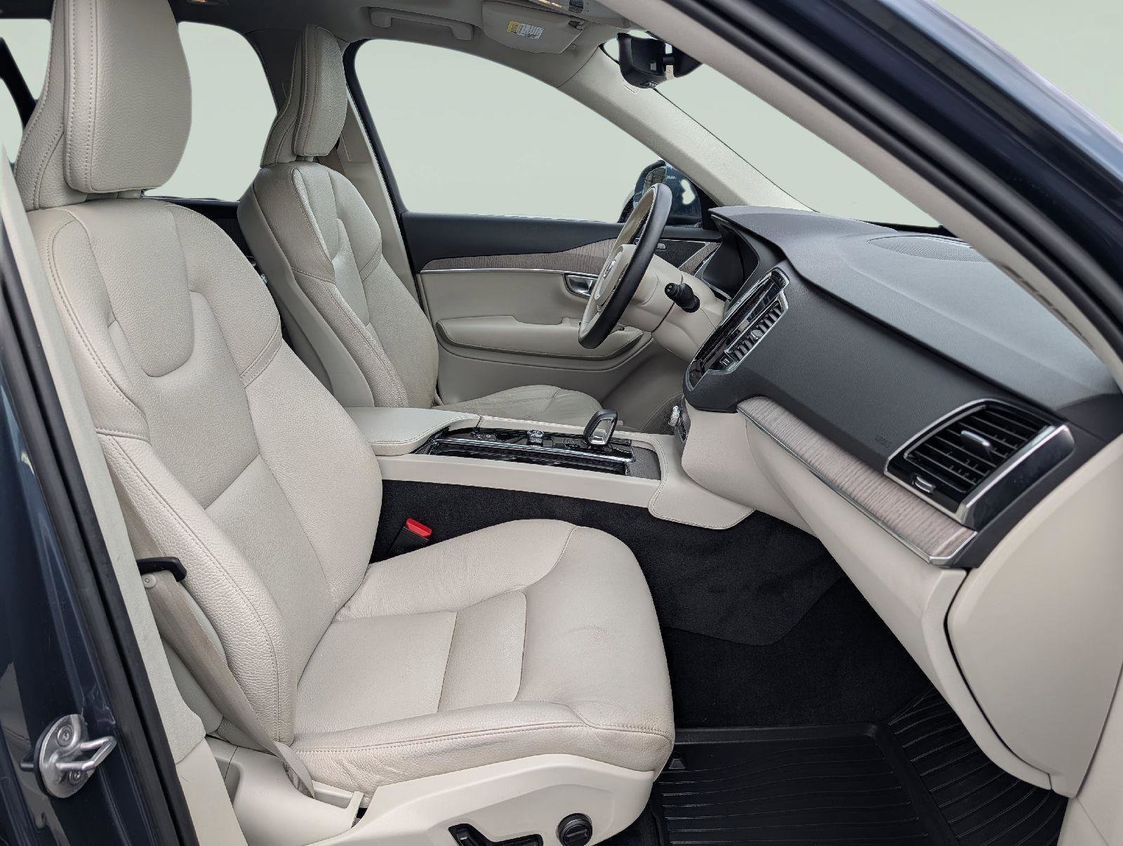 Used 2023 Volvo XC90 B6 Plus w/ Protection Package image 19